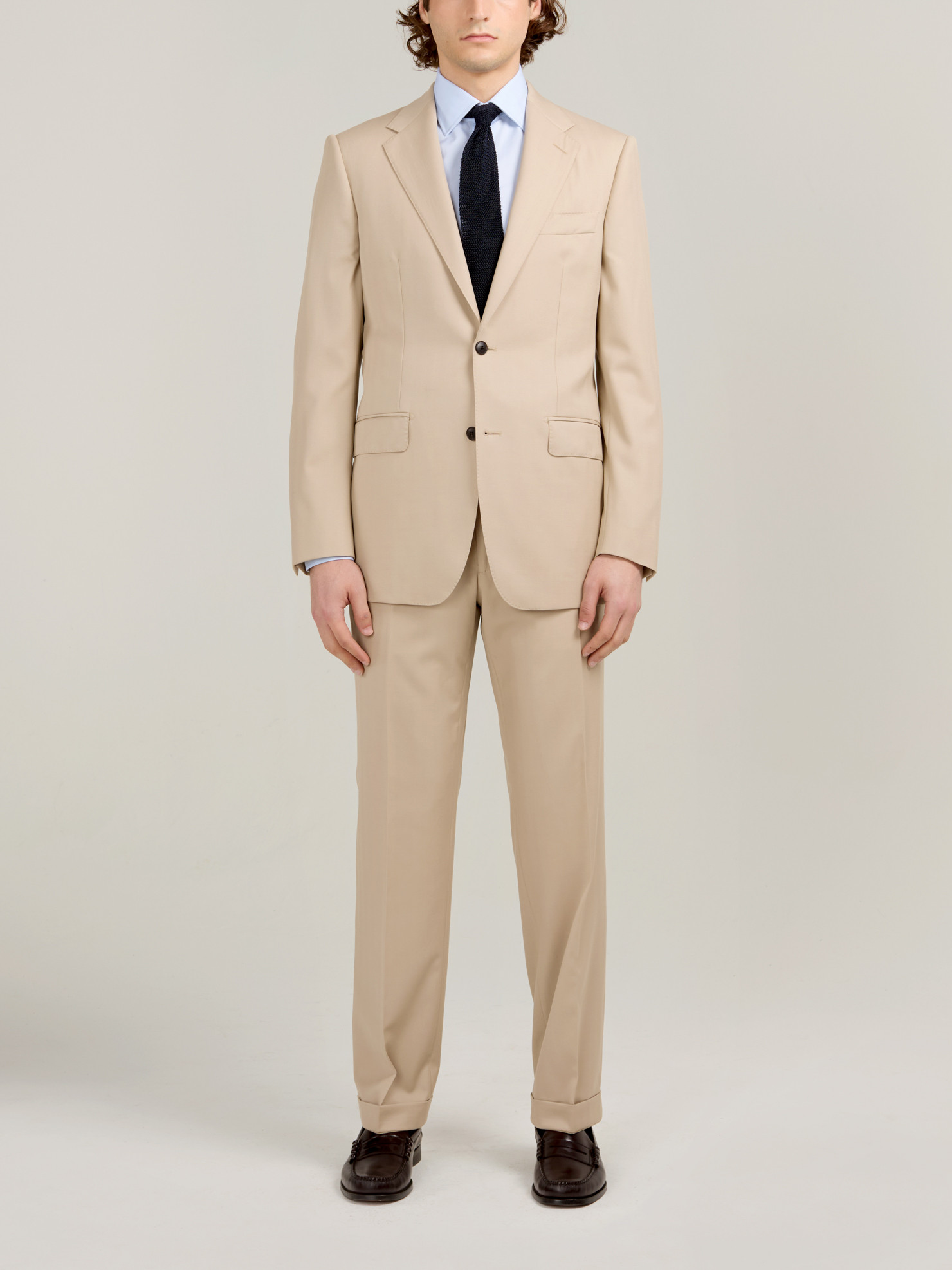 https://www.swann-paris.fr/media/catalog/product/cache/1/image/9df78eab33525d08d6e5fb8d27136e95/C/o/Costume-Solaro-Sable-CO5861PE24-1.jpg