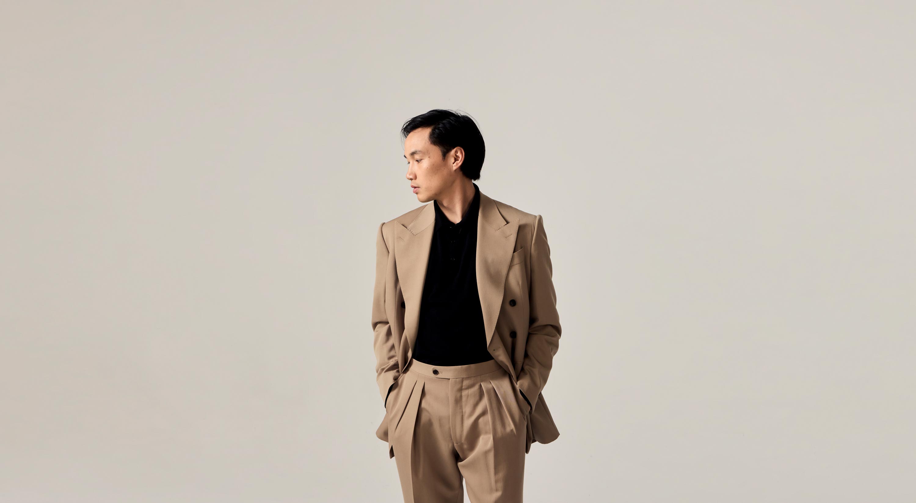 Le croisé beige en gabardine d'été