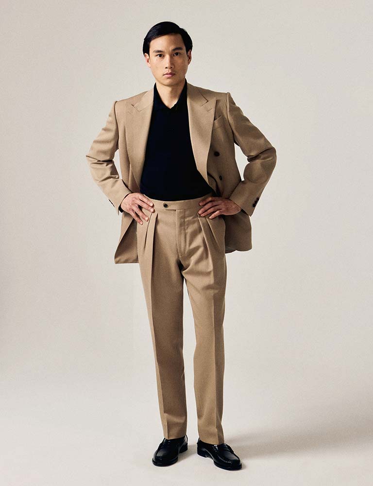 Le croisé beige en gabardine d'été