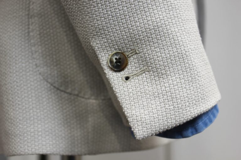 Detail Bouton Veste Beige