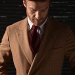 lookbook veste camel chemise carreaux rouge 6