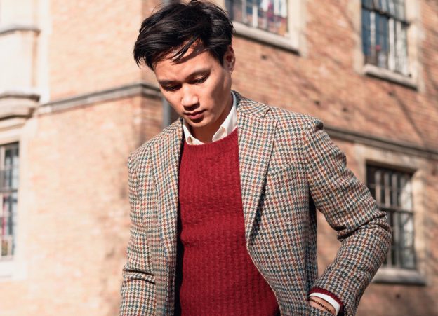 Une veste en tweed et une chemise en coton laine